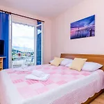 Apartments & Room Lino